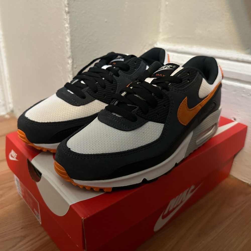 Nike men' Black, White, and Orange Sneakers
